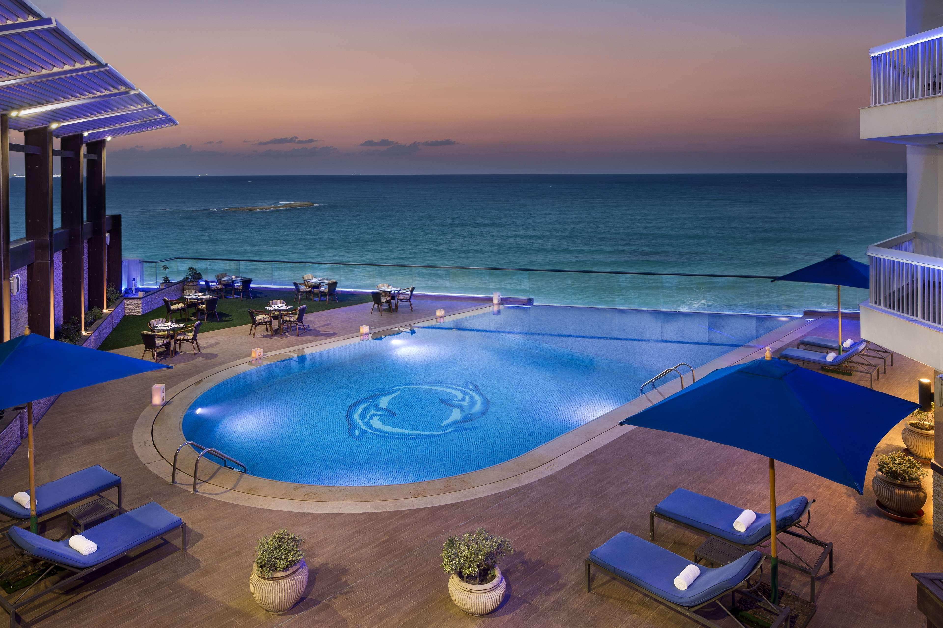 Hilton Alexandria Corniche Hotel Facilités photo The pool at the hotel