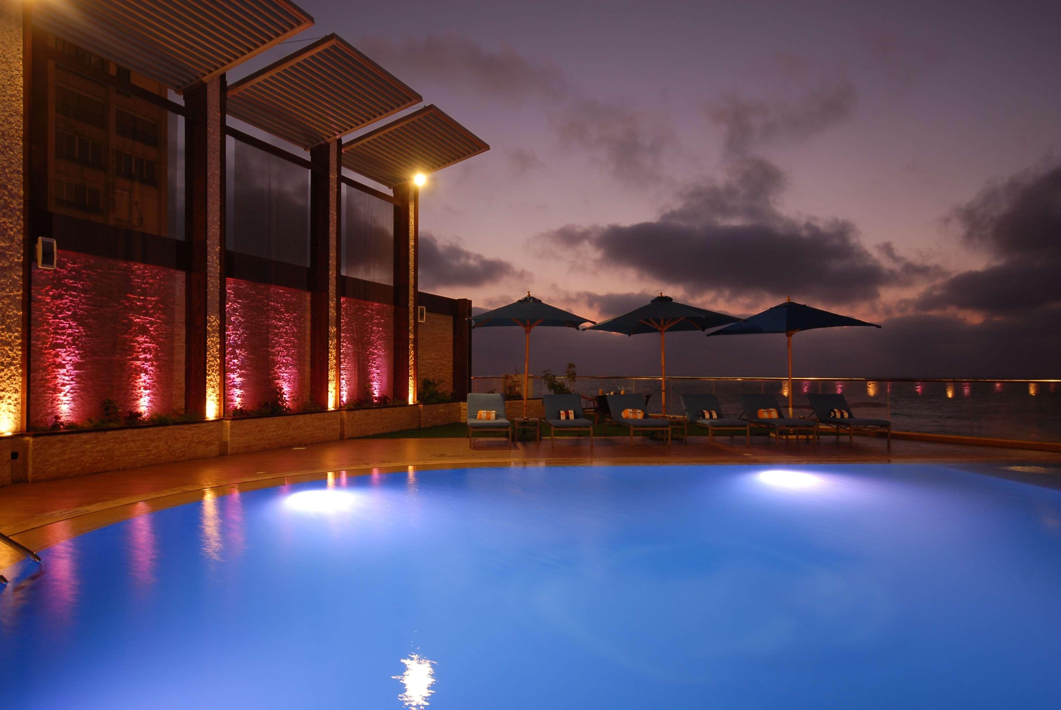 Hilton Alexandria Corniche Hotel Facilités photo The pool at the rooftop bar