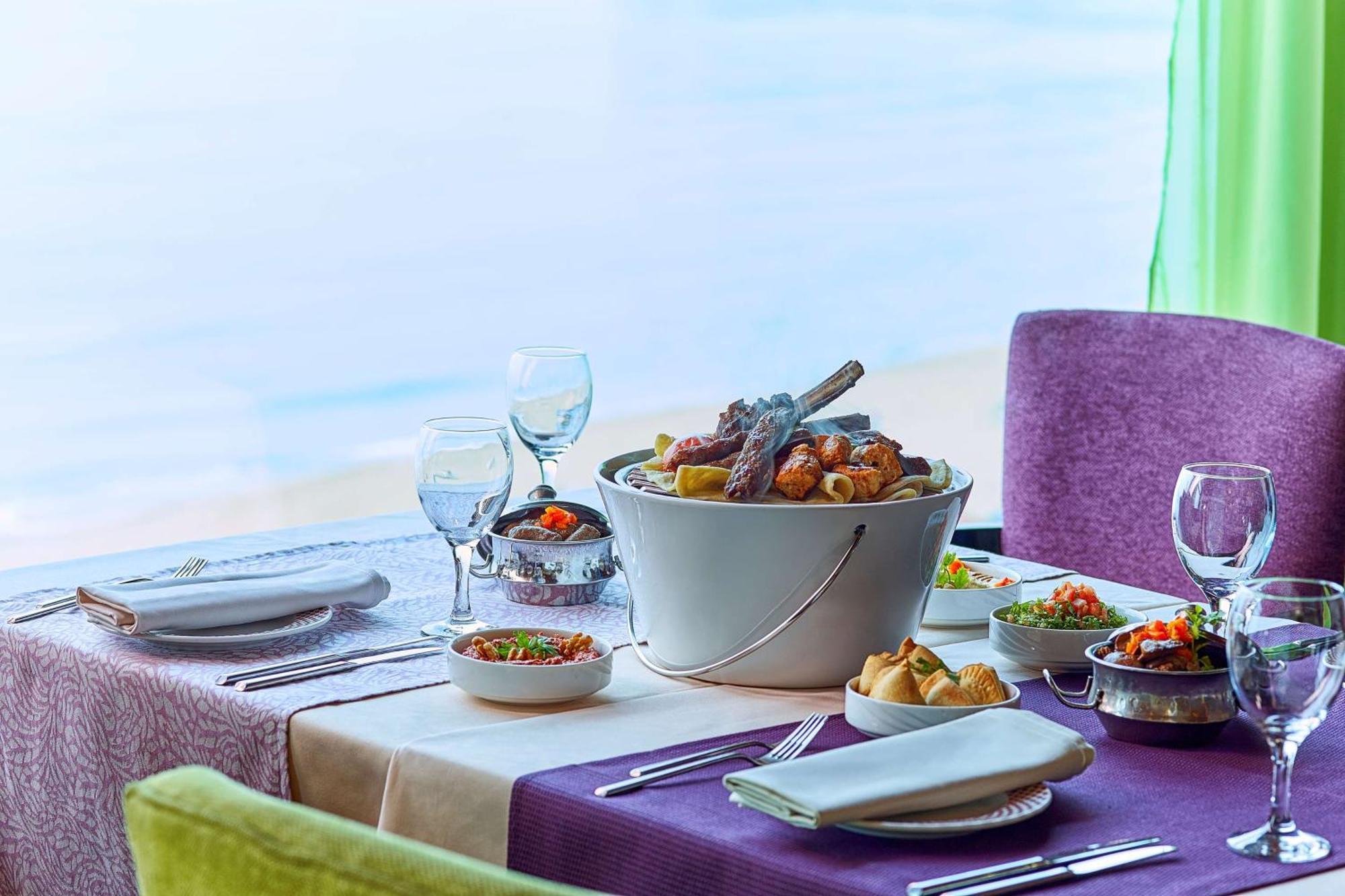 Hilton Alexandria Corniche Hotel Extérieur photo A table set for dinner
